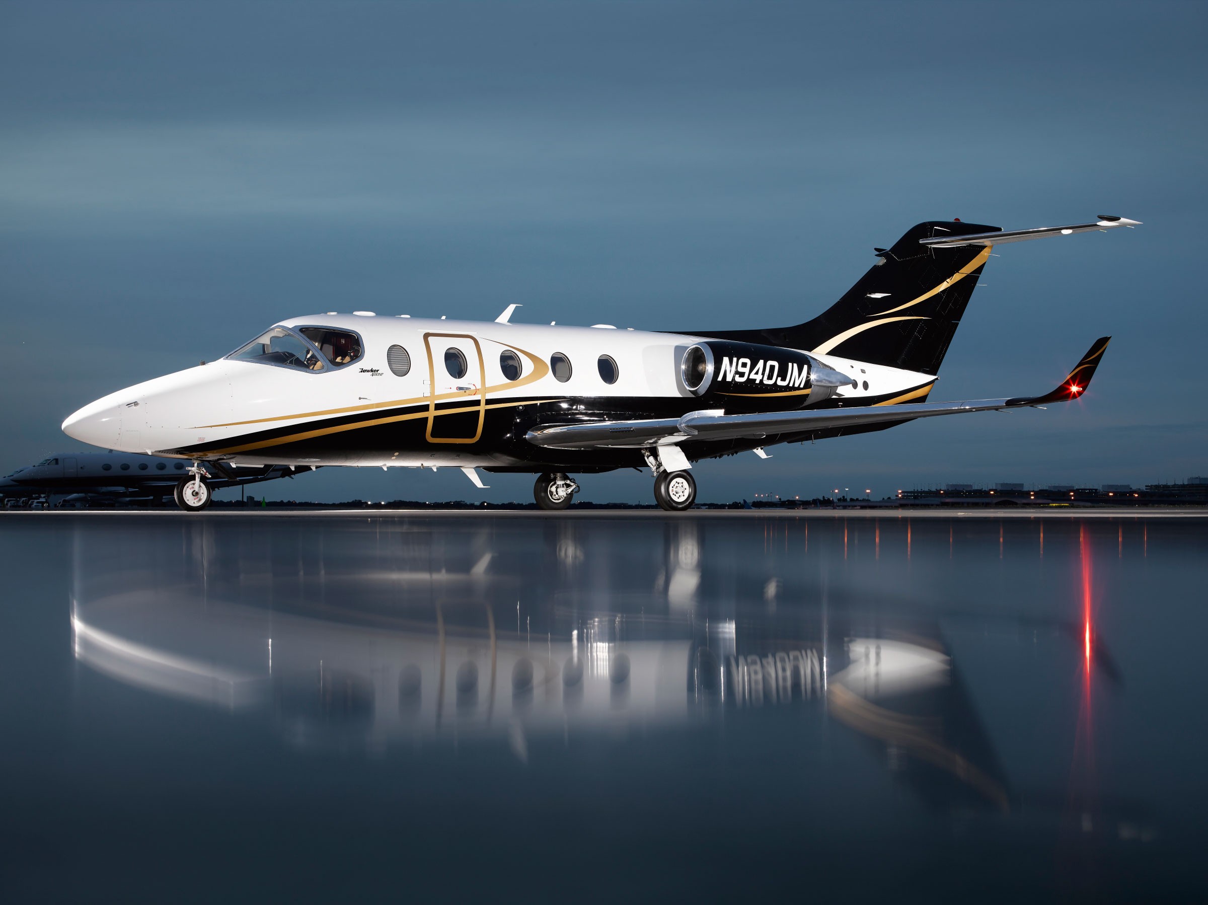 aircraft-private-jets-hawker-400xp-1